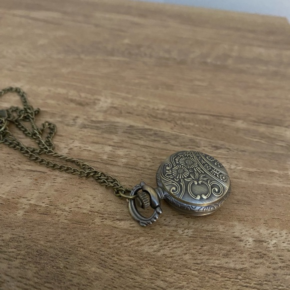 SOLD - Alice in Wonderland watch necklace - Picture 12 of 13